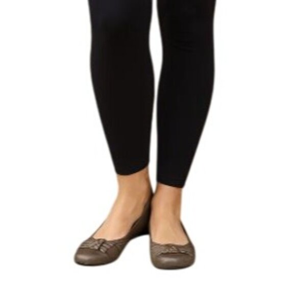 Clarks Size 10 Bronze Perforated Leather Flats Comfortable Bow Detail Shoes - Picture 8 of 12